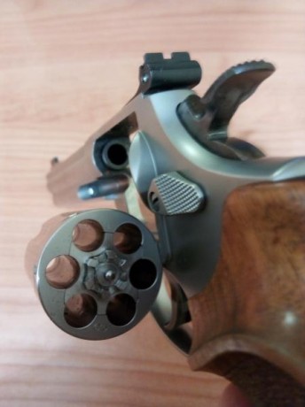 Vendo revolver Smith&Wesson 686 Target Champion
Adjunto fotos.
Muy bien conservado.
El arma se puede 00