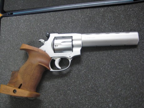 Vendo este bonito revólver del 32, en estado seminuevo, con maletín original.

Interesados, TL-WhatsApp 02