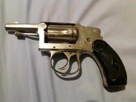 Hola foreros, ha llegado a mis manos este revolver 5.5 velodog inutilizado y me gustaria saber su fabricante 02
