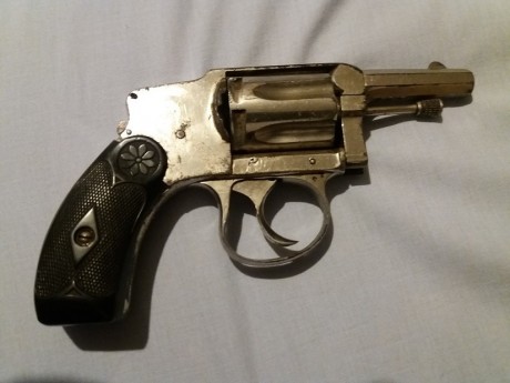 Hola foreros, ha llegado a mis manos este revolver 5.5 velodog inutilizado y me gustaria saber su fabricante 01