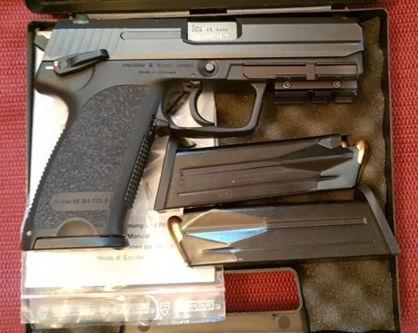   Hola compañeros. Vuelvo a poner a la venta mi fabulosa HK USP 45. IMPECABLE!!!
Viene con los siguientes 01