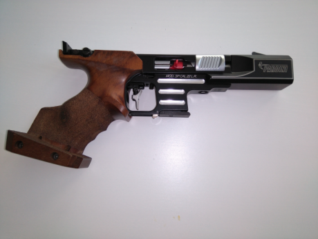 Vendo este lote de tres pistolas en perfecto estado por 3.400 €. Están en Málaga y la guía de pertenencia 00