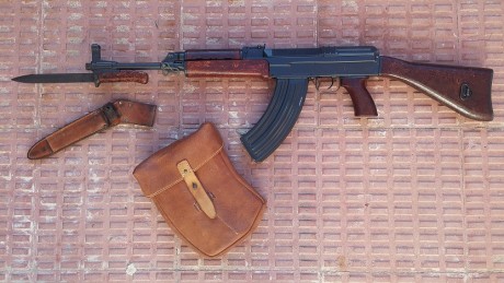 Buenas.
Vendo bayoneta original para el rifle de asalto SAMOPAL SA VZ-58 del Ejército de la antigua República 20