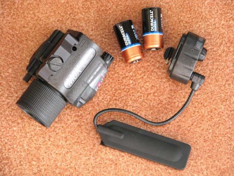 Solo desembalado, sin uso. Módulo compacto de luz y láser rojo de Insight. Modelo M6X. Foco Led 200 lumens. 01