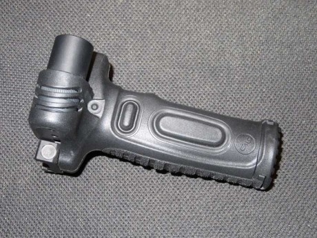 VENDIDA, solo usada para fotos. Empuñadura MVF-515 de Crimson Trace. Incluye foco 200 LED y laser rojo 01
