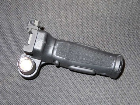 VENDIDA, solo usada para fotos. Empuñadura MVF-515 de Crimson Trace. Incluye foco 200 LED y laser rojo 00