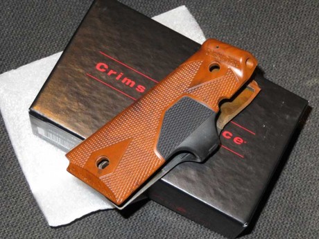 Vendido, nuevas a estrenar. Cachas para Colt M1911 y similares. Incluyen emisor láser integral de Crimson 01