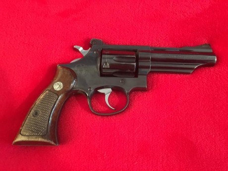 Vendo revolver Llama calibre .38. Poco uso. 
€50 Tlf. 699418739 01