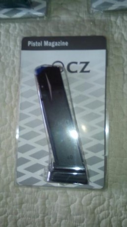 Hola vendo 3 cargadores plus 2 de 19 tiros valen para cz 75  sp1   sp2  tanfoglio frame large 30 euros 00