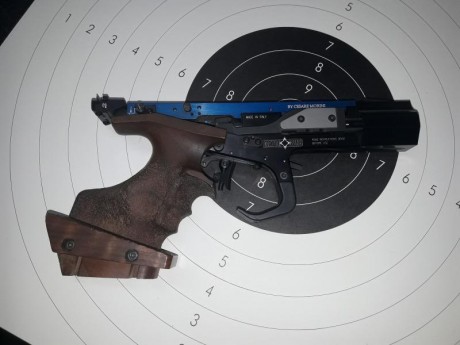 Buenas, pues lo dicho en el anuncio, ofrezco una Match Gun MG4 (cal.32).

Lleva el contrapeso de la rápid 01