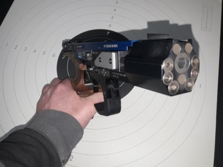 Buenas, pues lo dicho en el anuncio, ofrezco una Match Gun MG4 (cal.32).

Lleva el contrapeso de la rápid 11