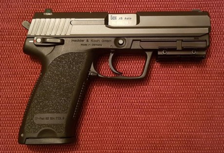   Hola compañeros. Vuelvo a poner a la venta mi fabulosa HK USP 45. IMPECABLE!!!
Viene con los siguientes 21
