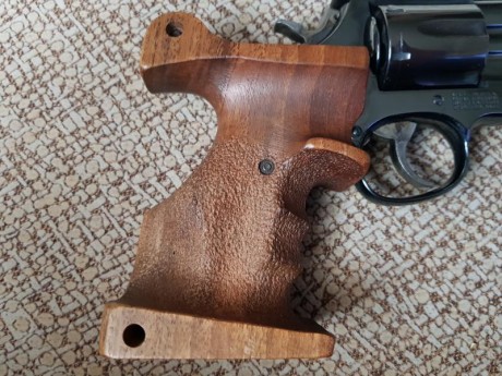 Vendo este revolver  S&W 586 negro azulado de 6" con gran pesar pero necesito el hueco. 
Lo vendo 02