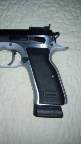 Hola vendo 3 cargadores plus 2 de 19 tiros valen para cz 75  sp1   sp2  tanfoglio frame large 30 euros 51