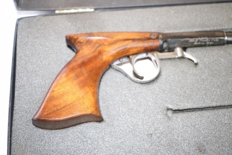 -Vendo Underhammer de ARDESA, calibre 40, muy poco uso
-Magnifica precisión
-Precio 490 €, con portes 00