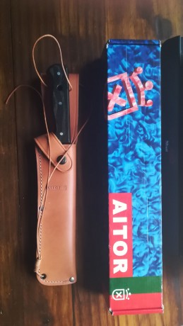 Hola. Vendo para quitarme hierros, que tengo el hierro muy alto, este cuchillo y un par de navajas que 01