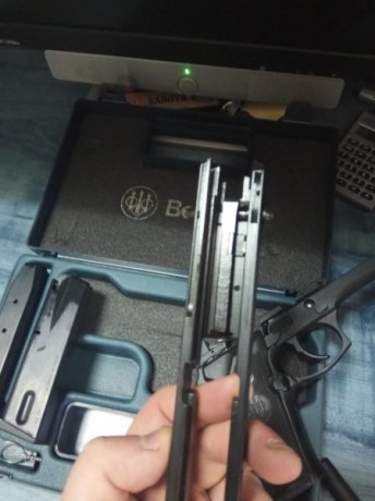 Hola. Vendo una magnífica pistola Beretta 92fs. Está NUEVA, se puede apreciar en las fotos, ha tirado 11