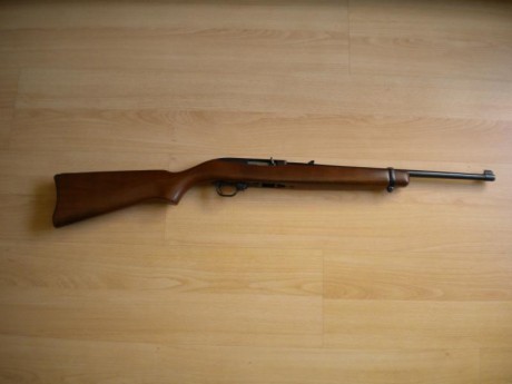 Vendo carabina marca ruger cal. 22LR modelo 10/22 CARBINE automática con funda y estuche de limpieza, 02