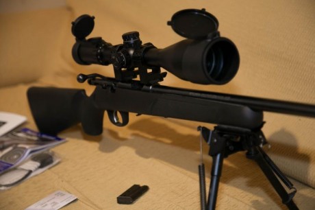 Vendo carabina MARLIN XT 22 lr guiada en la licencia E con visor UTG leapers 4-16x56 swat mil.dot y ademas 01