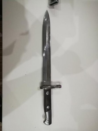 Vendo balloneta del año 1898 para Mauser , con funda original en estado de coleccion.120 €. 01