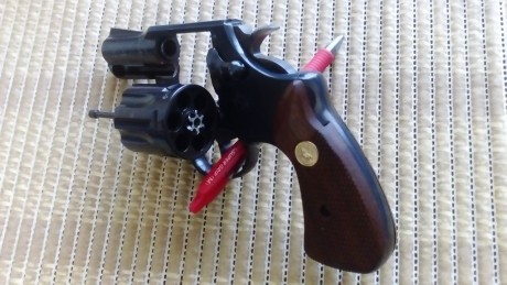Buenos dias:
 Vendo este excelente revolver, del 357Mg. Su estado es perfecto,muy cuidado e impecable 01