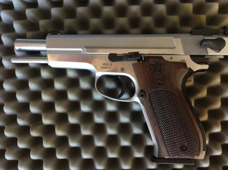 Vendo Smiht Wesson 952-2, 9mm Pb, por dejar modalidad Precisión, el arma está en Barcelona, Apenas he 40