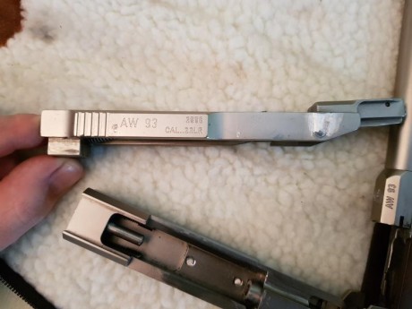 Vendo pistola Feinwerkbau, cacha prácticamente nueva, dos cargadores, y dos contrapesos intercambiables, 20