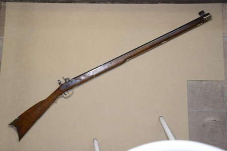 Vendo rifle Kentucky Cal. 45 (11,40 mm.), fabricado por DIKAR en Bergara Guipuzcoa, con certificado del 02