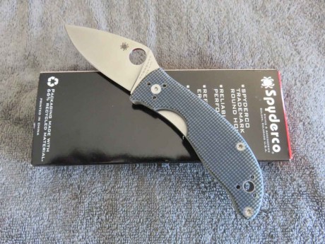 VENDIDA, a estrenar,nueva navaja Spyderco ALCYONE C222 GP6Y.
Precio 35 euros mas 11 portes. Esta en Barcelona 01