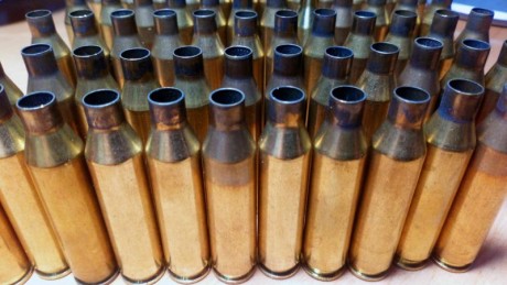 En venta tres lotes de vainas de un solo uso. La mayoría de ellas Hornady y alguna de Norma.
- Calibre 01