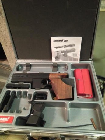 Se vende hammerli 280 en perfecto estado con maletin original  contrapesos llaves 2 cargadores y cazavainas. 02