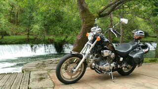 pues como dice el titulo,porque no ponemos fotos de nuestras maquinas,ya sean scooters,harleys,nakeds,trails,etc,la 00