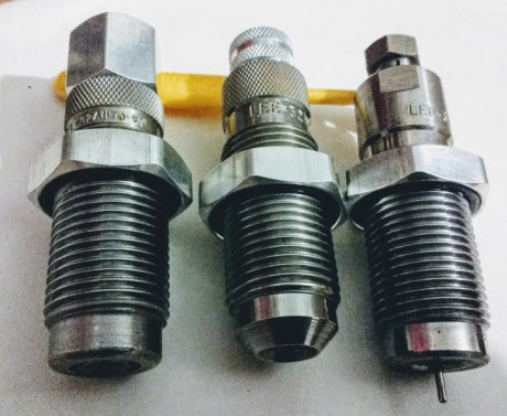 Vendo dies Lee calibre 32acp, 7,65 mm. Prácticamente nuevos., Les falta el Shell holder. Regalo algunas 00