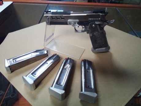 Un amigo se vende esta pistola para alta competicion con :

Sti Edge con corredera aligerada y en acabado 00