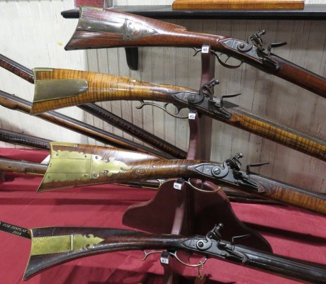 Abro este tema para cambiar opiniones sobre estos dos estilos de rifles.

Cual de los dos preferís y por 10