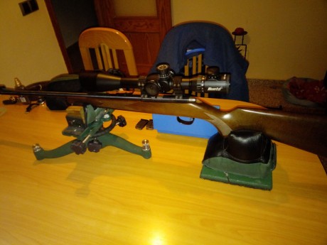 Un amigo me encarga que ponga a la venta este equipo de BR-50 categoria sporter. 

Carabina Anschütz calibre 02