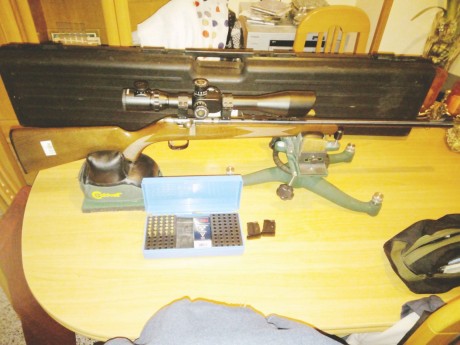 Un amigo me encarga que ponga a la venta este equipo de BR-50 categoria sporter. 

Carabina Anschütz calibre 01