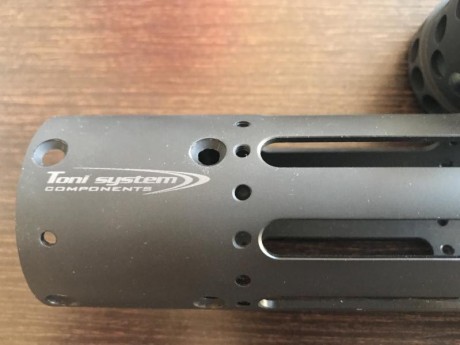 Hola, se vende guardamanos Toni System en color negro en 12 “ muy ligero, poco uso.
Precio 85 euros envío 00