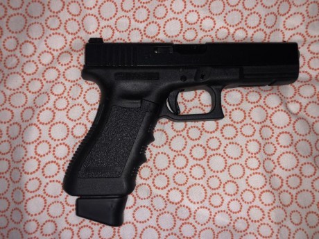 Vendo Glock 22 40SW, es de 3era generación y está en perfecto estado, ha disparado muy pocos tiros 
Lleva 00