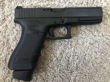 Vendo Glock 22 40SW, es de 3era generación y está en perfecto estado, ha disparado muy pocos tiros 
Lleva 31