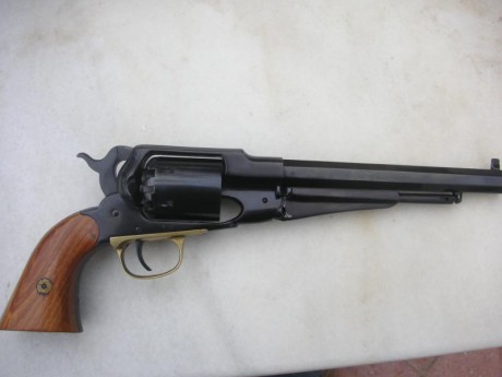  SANY0160.JPG Hola. Vendo revolver Santa Barbara modelo Remington del calibre 44.
Esta en un muy buen 01