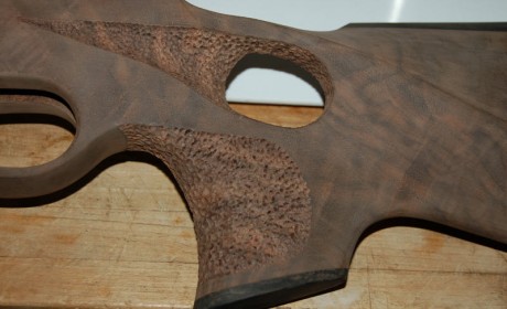 tengo una pardini que le he puesto una cacha copiada de mi match guns y es una pasada pero donde puedo 31