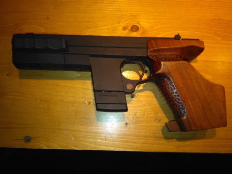 Se. Vende hamerli 280 calibre 32 . Con los contrapesos que lleva puestos y 1 solo cargador. Funciona perfectamente 00