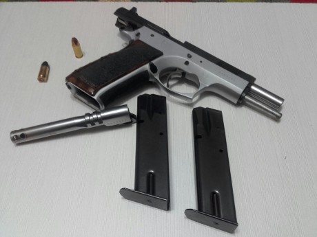 Pongo a la venta Tanfoglio  9mm con dos carros  uno para ipsc y otro para precision  con dos cargadores 00