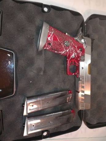  VENDO MAGNIFICA PISTOLA CALIBRE .40 MARCA INFINITI.
ACABADO EN ACERO INOXIDABLE. 
CULATA CUSTOMIZADA 02