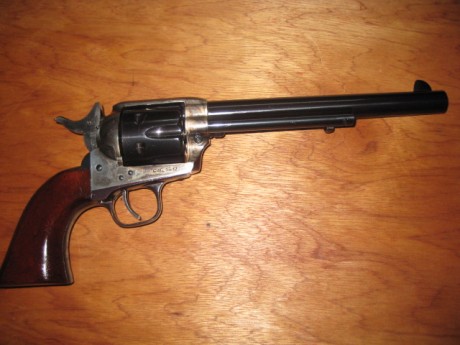 Hola, vendo este revólver, muy pocos tiros, Uberti de 7,5 ", y calibr
Interesados : Tl.-whatsApp 02