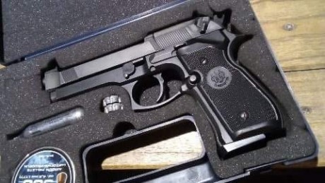 Hola gente me han ofrecido una beretta co2 alguien me podria que modelo es ??

 29577C96-34D2-49C4-BB93-E5F0DCDDA4BC.jpeg 02