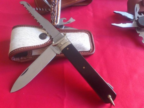 Remito fotos.
Galax madera 150€
Comando con siñ
telleiro@gmail.com 00