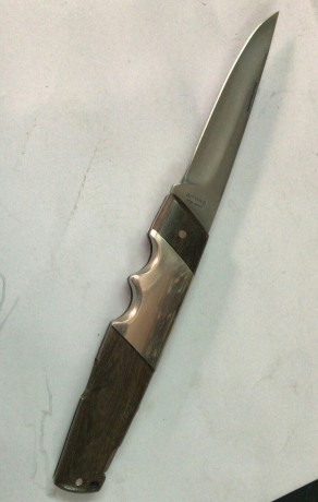 Remito fotos.
Galax madera 150€
Comando con siñ
telleiro@gmail.com 12