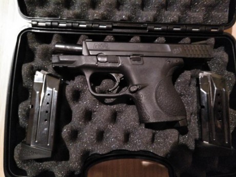 380€
En muy buen estado.
Se vende con 2 cargadores, ambos con suplemento para mejor agarre.
Regalo maletín.
S&W 00